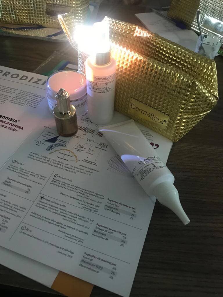 Palestrante da Pharma Special apresentando o evento Hairsceuticals