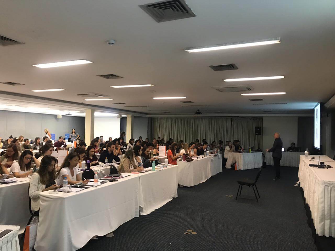 Auditório lotado durante o curso Modulação Intestinal, Março de 2019