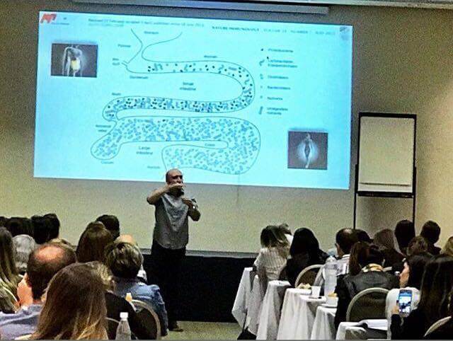 Apresentação do curso Modulação Intestinal no telão